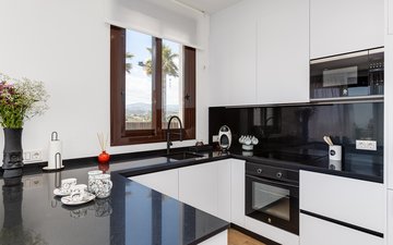 Property slide 32