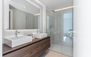 Property slide 32