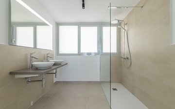 Property slide 32