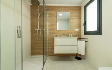 Property slide 16