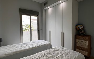 Property slide 32