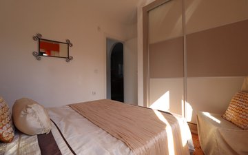 Property slide 32