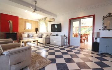 Property slide 10