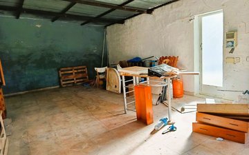 Property slide 32