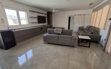 Property slide 32