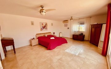 Property slide 44