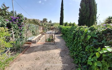 Property slide 32