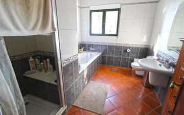 Property slide 32