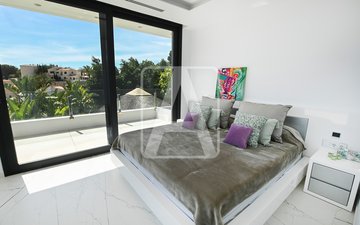 Property slide 32