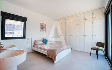 Property slide 22