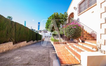 Property slide 32