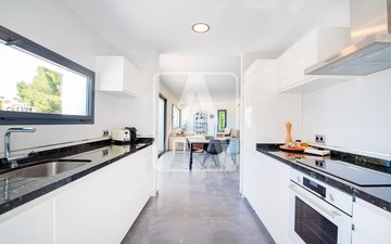 Property slide 10