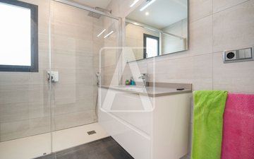 Property slide 25