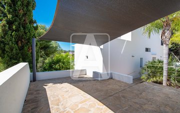 Property slide 32