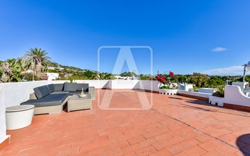 Property slide 32