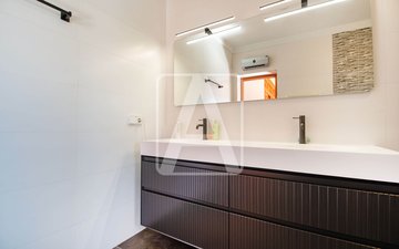 Property slide 32
