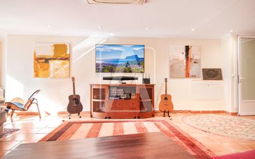 Property slide 25