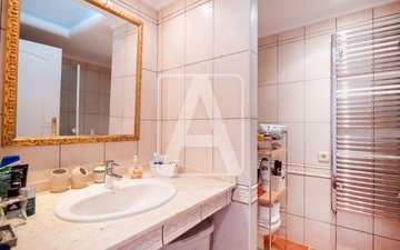 Property slide 32