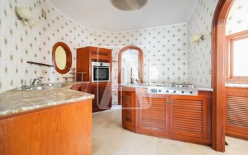 Property slide 10