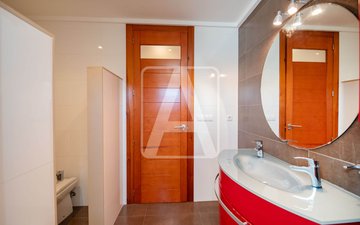 Property slide 32