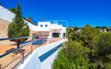 Property slide 44