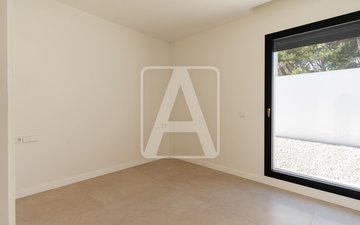 Property slide 22