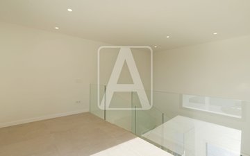 Property slide 32