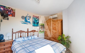 Property slide 32