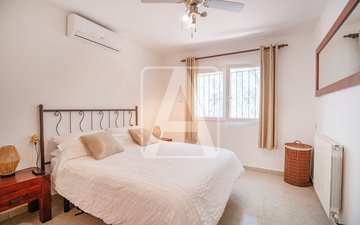 Property slide 32