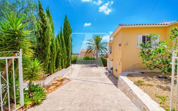 Property slide 32