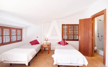 Property slide 32