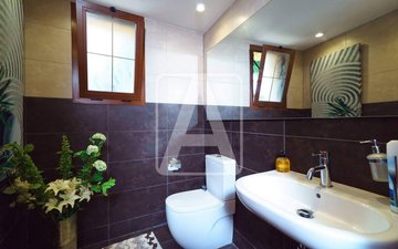 Property slide 32