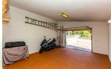 Property slide 44