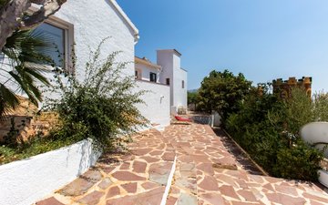 Property slide 32