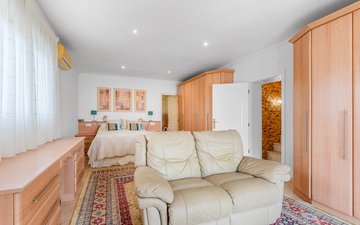 Property slide 44