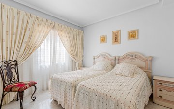 Property slide 32