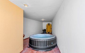 Property slide 32