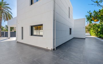 Property slide 32