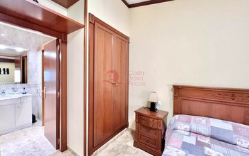 Property slide 32