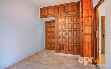 Property slide 23