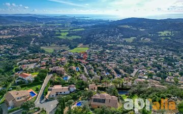 Property slide 32