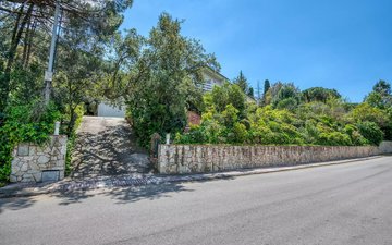 Property slide 32