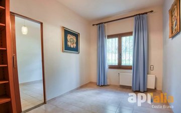 Property slide 25