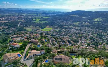 Property slide 32
