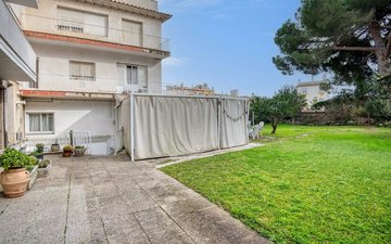 Property slide 15