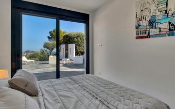 Property slide 32