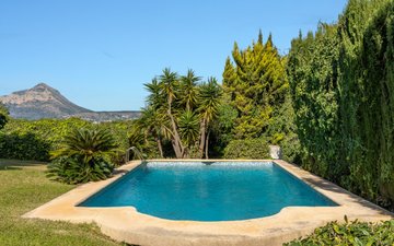 Property slide 44