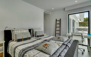 Property slide 32