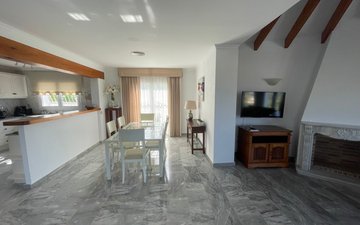 Property slide 32
