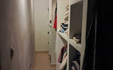 Property slide 48